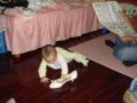 20080325 琳琳爬爬屁屁翹高高!