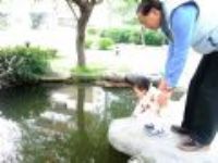 20090315 公公帶琳在操場玩