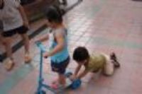 20090522 奴役豬小弟幫忙推車