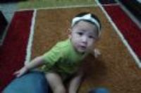 20110918 巧虎第一次舔甘蔗