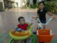 20110925 安娜自在騎腳踏車囉