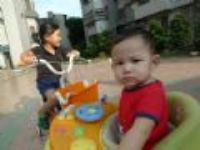 20110925 安娜自在騎腳踏車囉