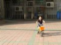 20110925 安娜自在騎腳踏車囉