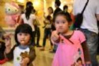 20111127 Hello Kitty爬行比賽!