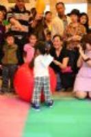 20111127 Hello Kitty爬行比賽!