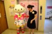 20111127 Hello Kitty爬行比賽!